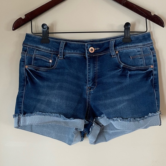 Eighty Two Denim Jean Shorts Medium Wash Size 7 - Picture 1 of 7